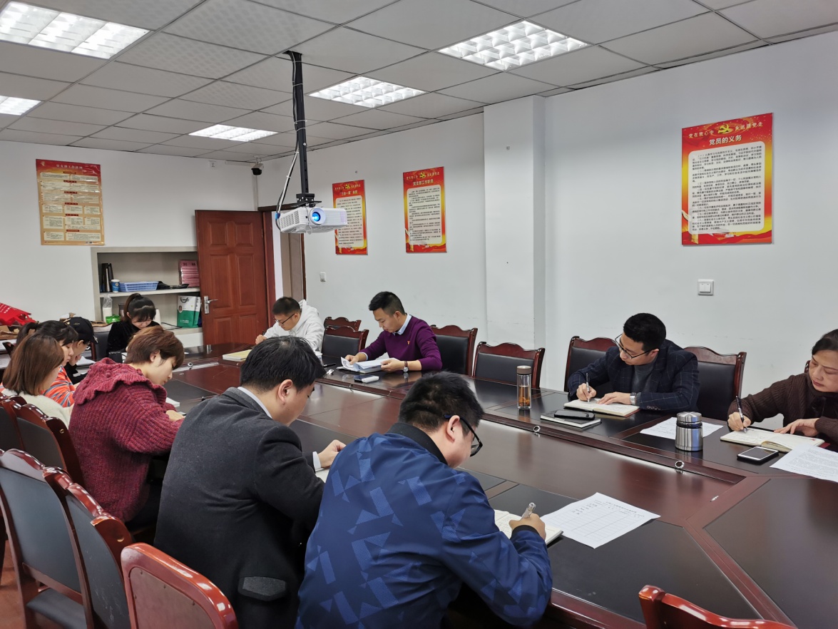 強(qiáng)化責(zé)任擔(dān)當(dāng) ，牢記職責(zé)使命