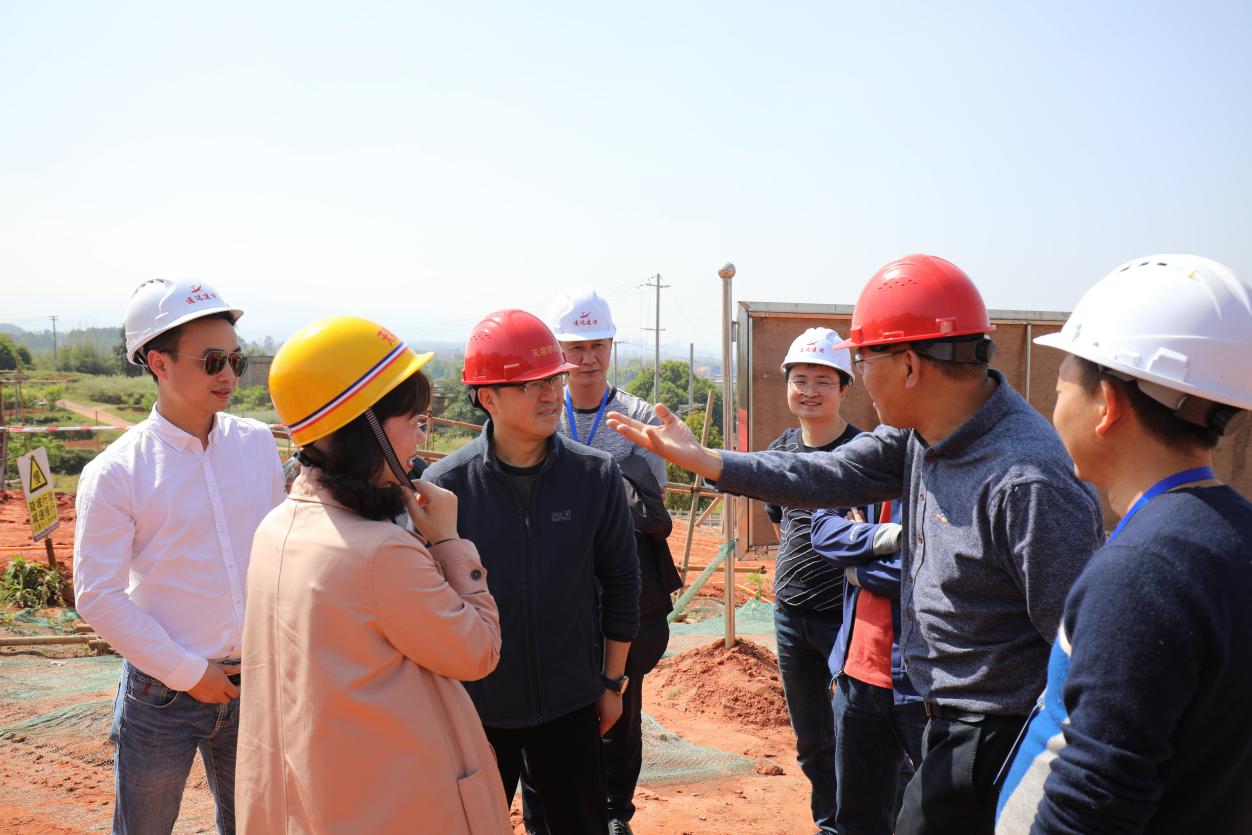 集團公司黨委書記、董事長周燕賓深入天泉公司一線調(diào)研指