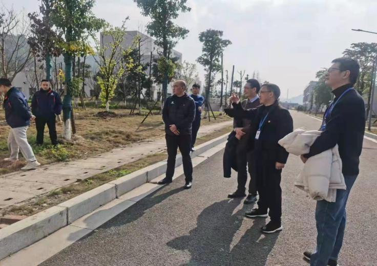 調研生產進基層，訪廉問廉匯民聲