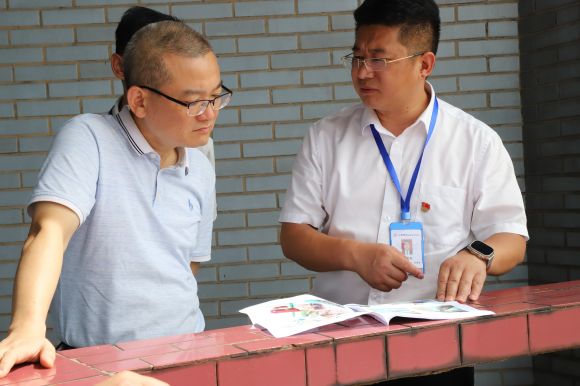 市公服集團公司黨委副書記、總經(jīng)理譚琦調(diào)研清源水務(wù)公司兩江管線安全運行情況