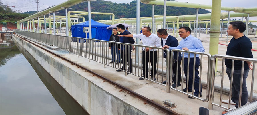 清源水務(wù)公司黨委書(shū)記、董事長(zhǎng)周燕賓到高新產(chǎn)業(yè)園第二污水處理廠調(diào)研