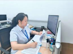 《榜樣在身邊》系列報(bào)道——優(yōu)秀共產(chǎn)黨員⑥杜莉：水潤(rùn)萬(wàn)家寫初心