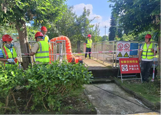 以演促訓(xùn) 筑牢安全防線(xiàn) ——宜賓市清源水務(wù)公司污水泵站管理部開(kāi)展有限空間應(yīng)急演練